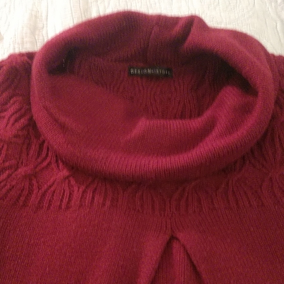 Design History wine colored short sleeve sweater - Picture 2 of 3